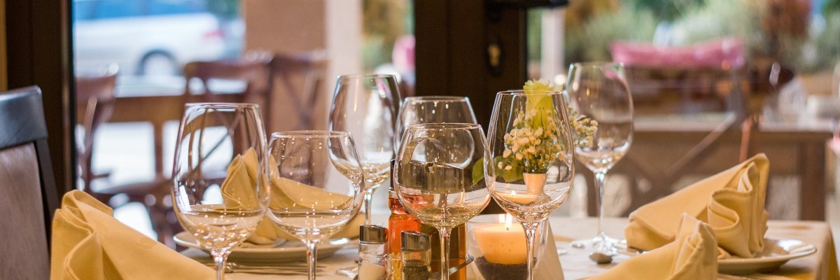 Gedeckter Tisch. Symbolfoto von Pixabay