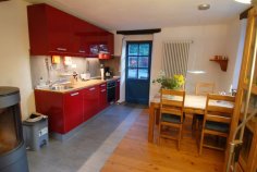 Ferienwohnung Gaugrehweiler, Blick in die Küche
