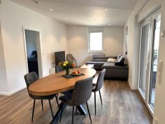 Blick ins Ess- bzw. Wohnzimmer der Ferienwohnung Gutenbrunnen