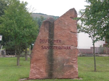 Der Sandsteinpark - ein Spaziergang durch die "Steinzeit"
