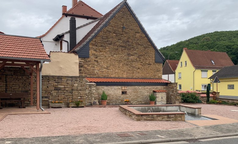 Der neu gebaute Dorfplatz in Dörnbach