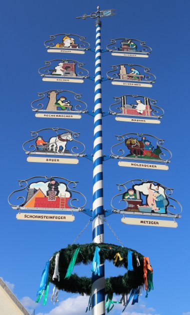 Der ewige Maibaum