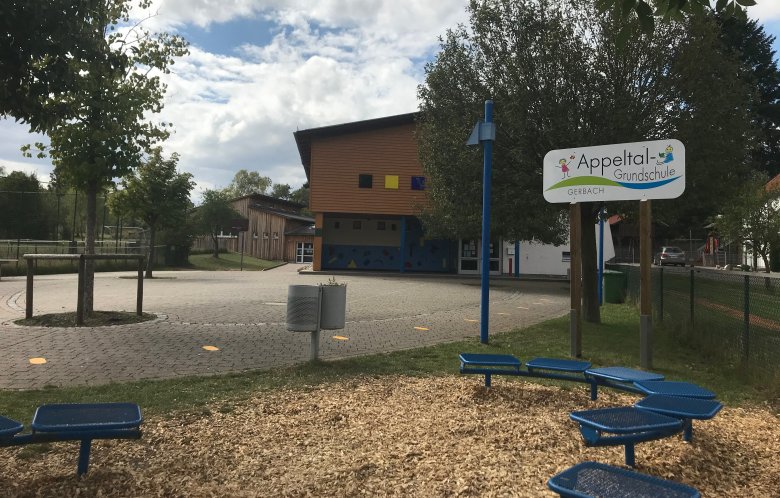 Die Appeltal-Grundschule in Gerbach, mitten in der Natur