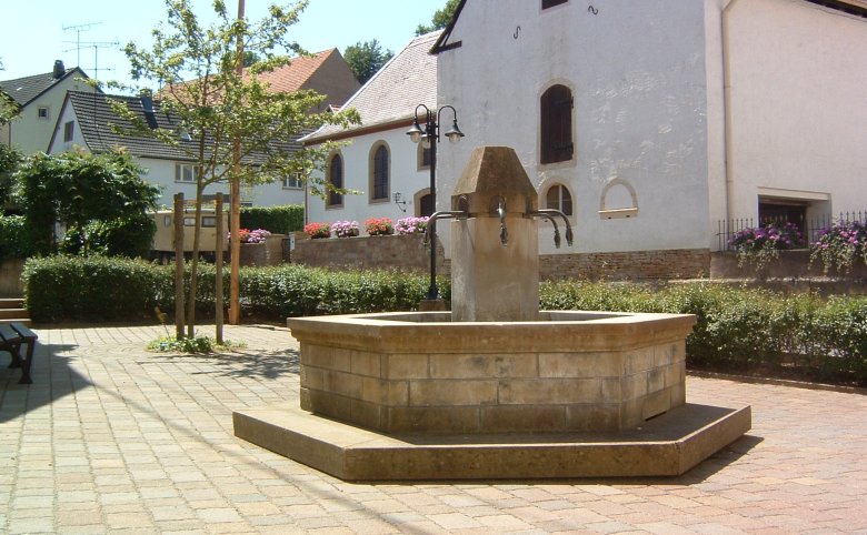Der Dorfbrunnen von Kalkofen