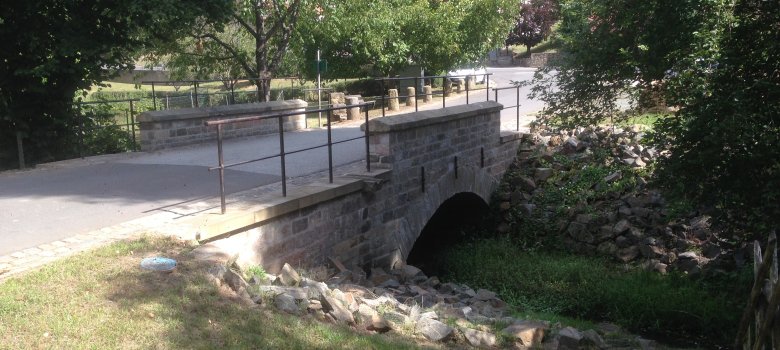 Sandsteinbrücke über den Hahnenbach