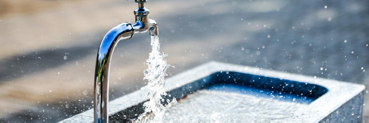 Wasser aus dem Brunnen. Symbolfoto von Pixabay