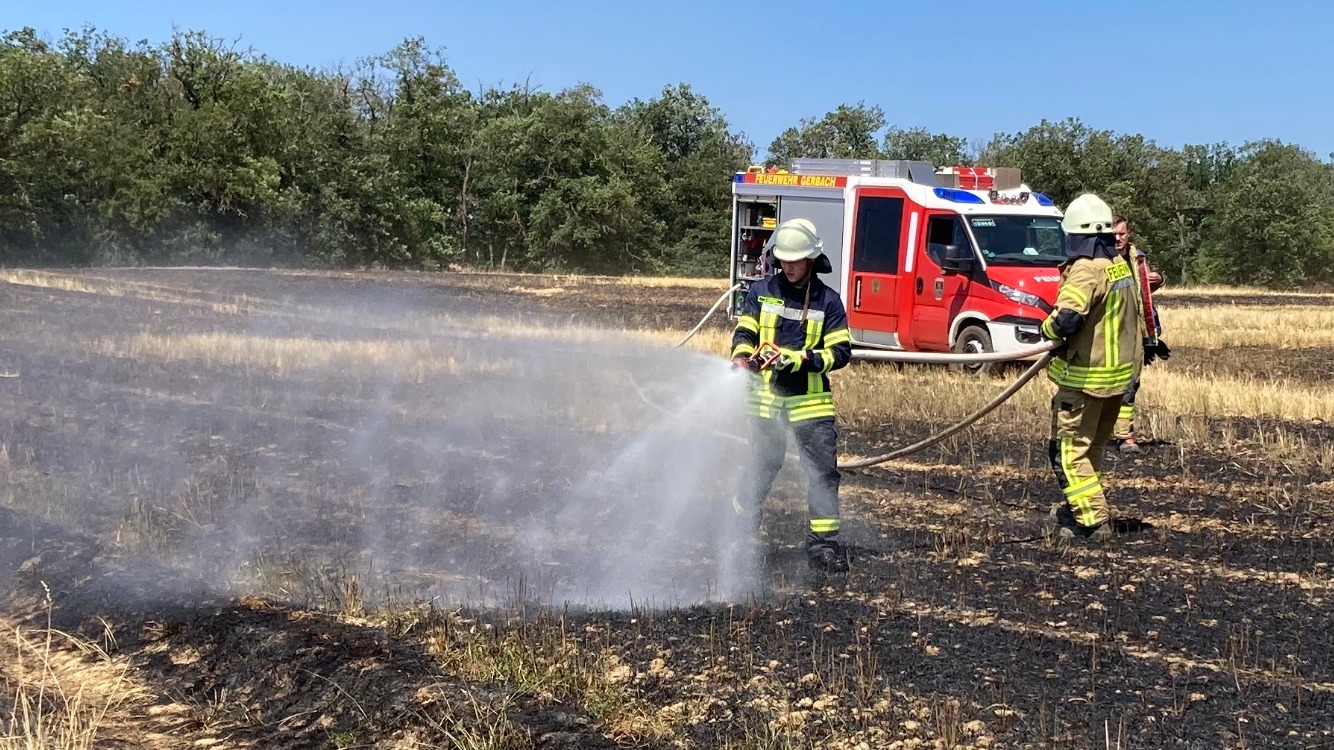 Foto Feuerwehr VG NL Feld löschen