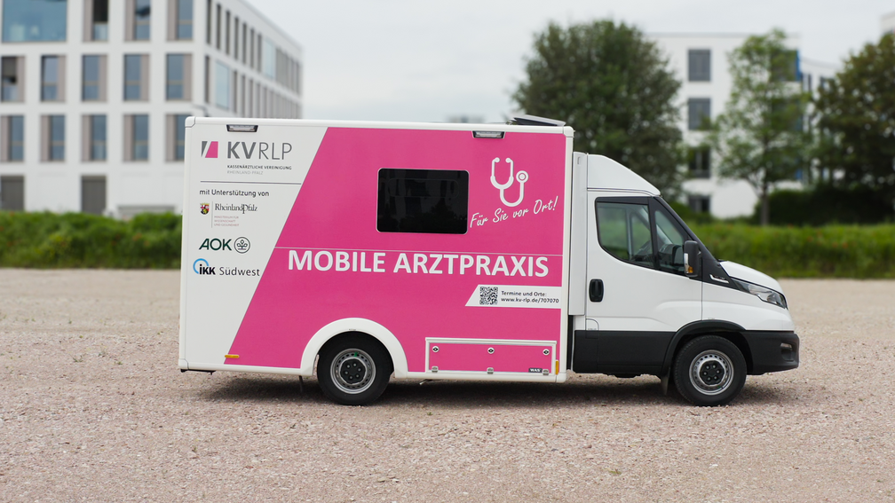 Symbolfoto Mobile Arztpraxis KV RLP