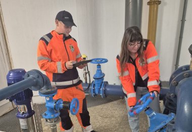 Die Auszubildenden der Wasserwerke bei der Arbeit